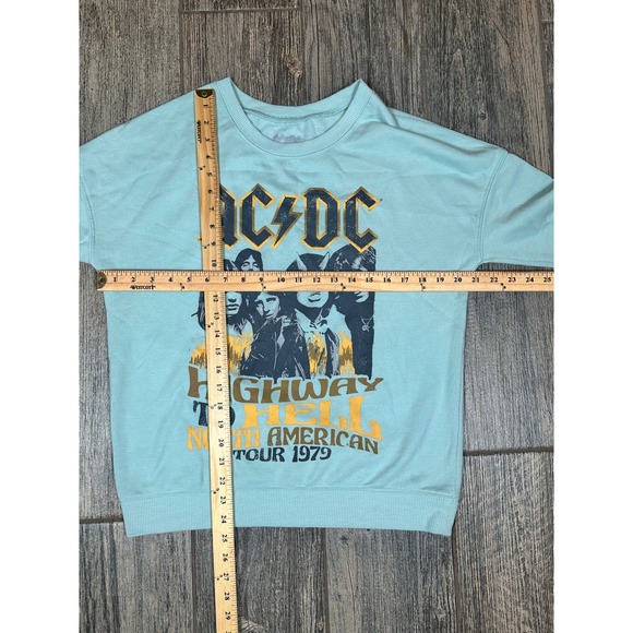 AC/DC Highway to Hell Tour 1979 Graphic Sweatshirt Light Blue Rock Band Womens - Picture 4 of 7